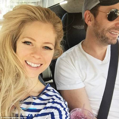 Avril Lavigne tái xuất sau nhiều năm mắc bệnh nguy hiểm 2 Avril Lavigne