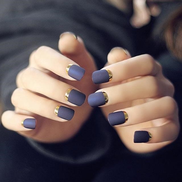 Nail lì đính đá đơn giản