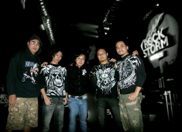 the light ban nhac tien phong dong nhac thrash metal