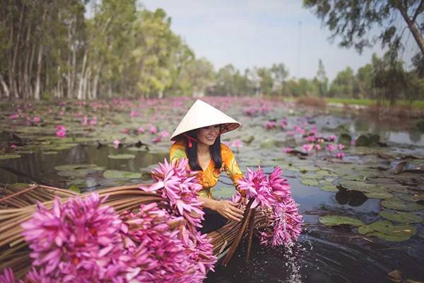 Miền Tây đẹp lung linh trong MV của Phương Thanh