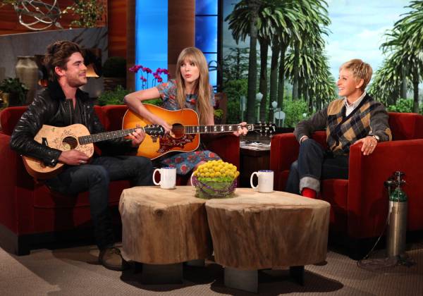 Zac Efron có trở thành chàng trai tiếp theo bị Taylor Swift chinh phục? 2 zac efron and taylor swift