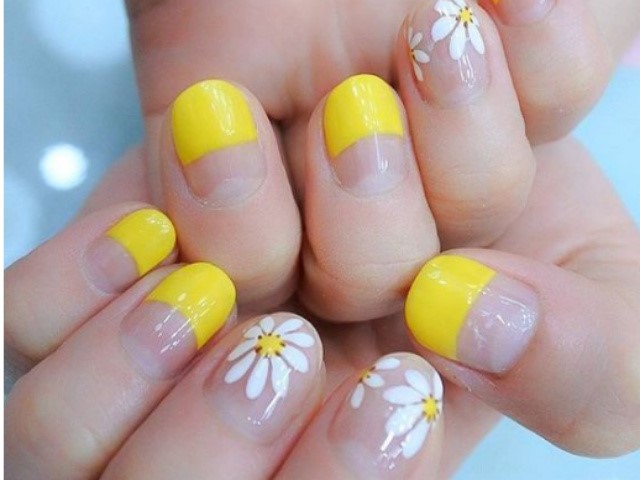 Mẫu nail đính đá đơn giản mà đẹp