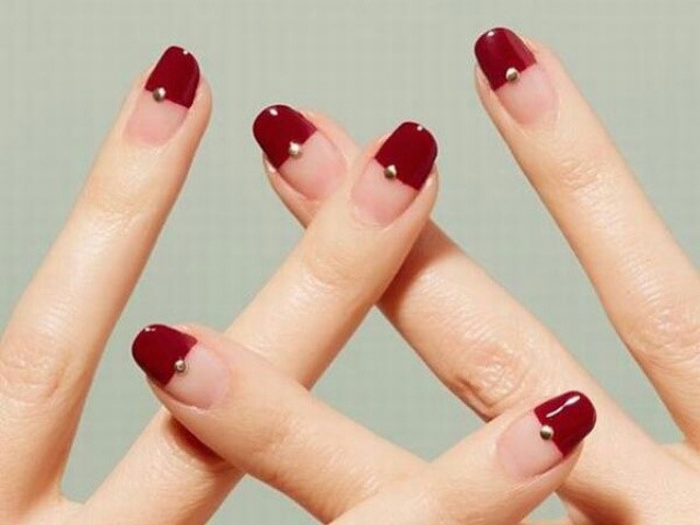 Làm nail kiểu họa tiết vân đá đầy ấn tượng