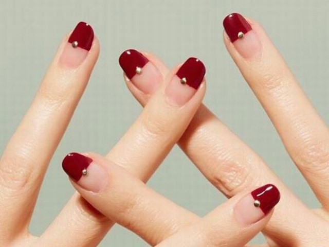 Làm nail kiểu họa tiết vân đá đầy ấn tượng