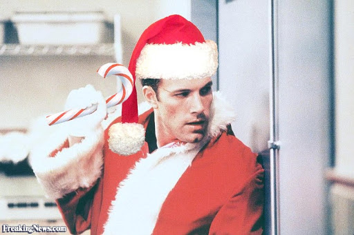 NHỮNG ÔNG GIÀ NOEL NÀY SẼ “SƯỞI NÓNG” MỌI MÙA GIÁNG SINH DÙ LÀ LẠNH LẼO NHẤT 6 Ben Affleck