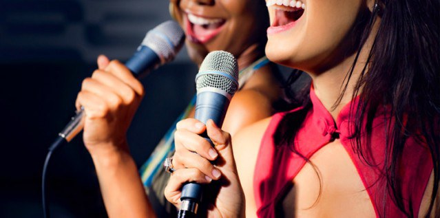 Bí quyết hát Karaoke hay như ca sĩ chuyên nghiệp 1 Chia sẻ cùng mTrend bài “tủ” của bạn khi hát karaoke nhé!