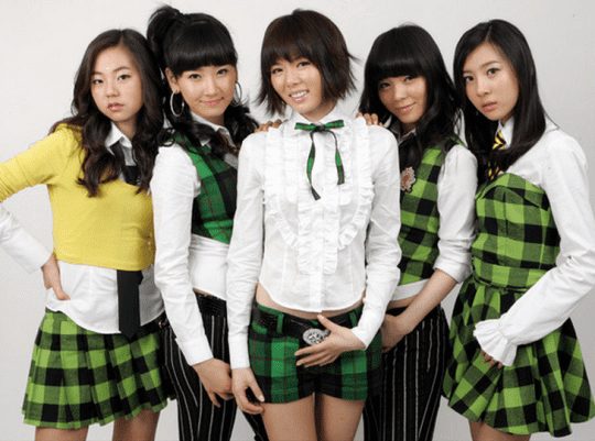 Hyuna và Sunmi trong đội hình đầu tiên của Wonder Girls.