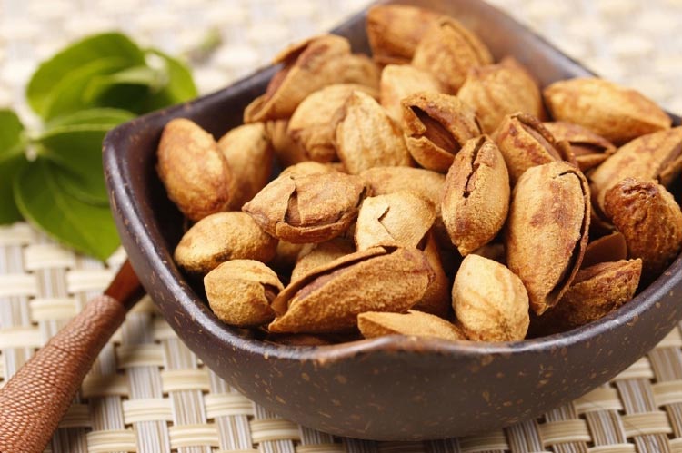 Những Món Quà Vặt Ngày Tết “Rất Ngon Mà Không Sợ Béo” Cho Bạn Nhâm Nhi Cả Ngày 6 Hạnh nhân