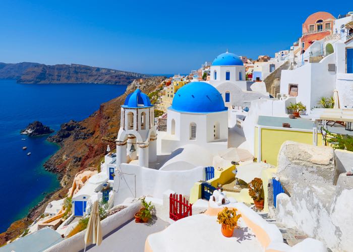 Santorini là hòn đảo lớn nhất của quần đảo có hình tròn và nhỏ.