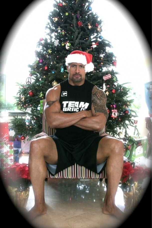 NHỮNG ÔNG GIÀ NOEL NÀY SẼ “SƯỞI NÓNG” MỌI MÙA GIÁNG SINH DÙ LÀ LẠNH LẼO NHẤT 9 The ROCK