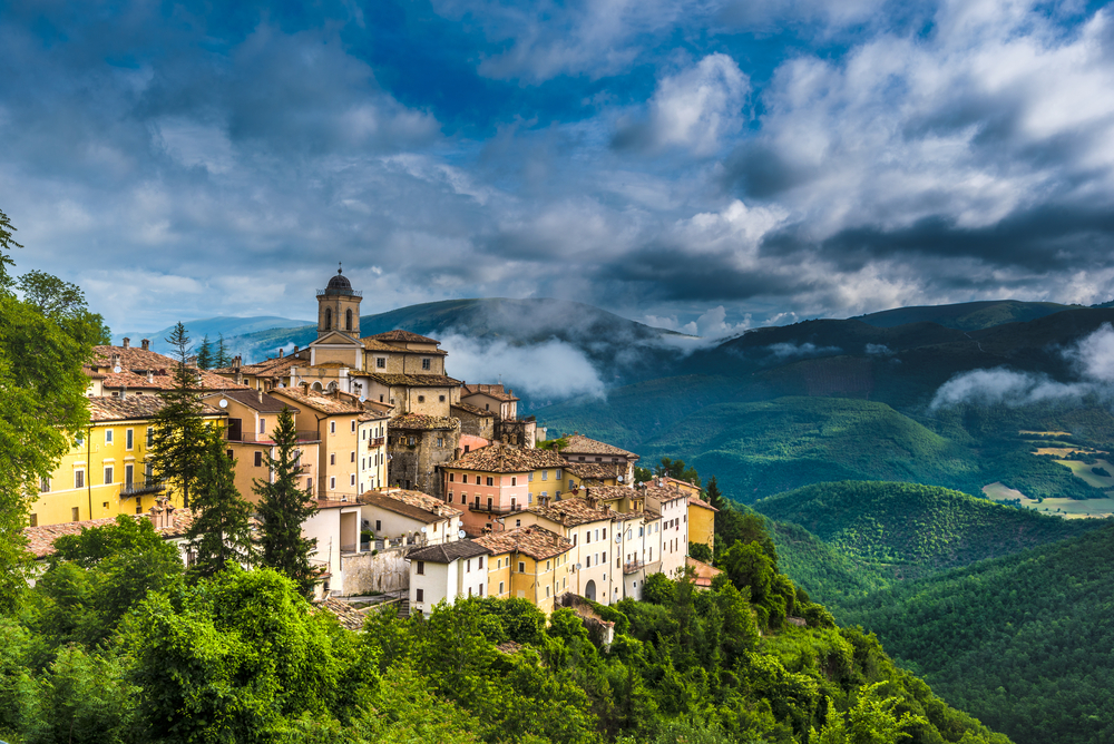 10 CON ĐƯỜNG XINH ĐẸP NỔI TIẾNG TRÊN THẾ GIỚI 8 Umbria, Ý