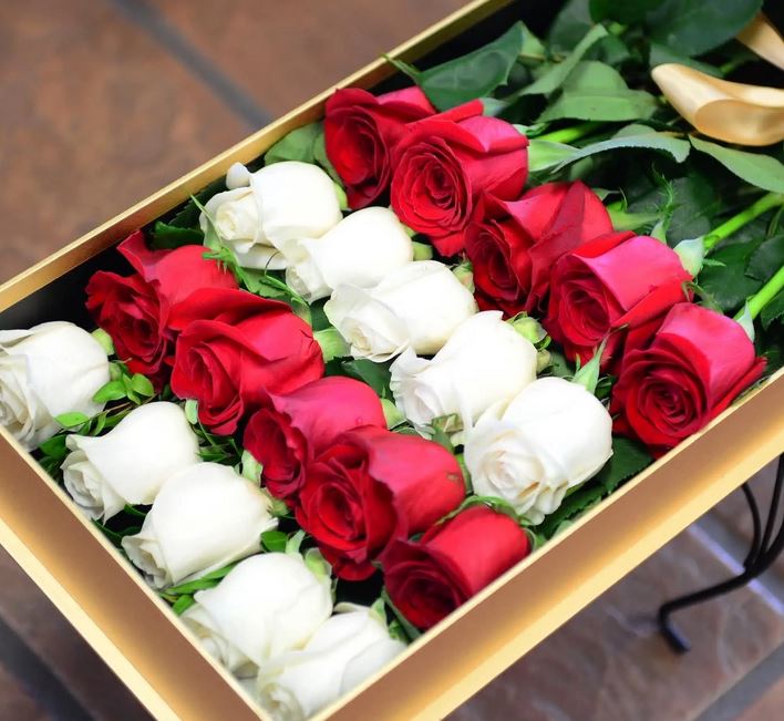  1. Hoa hồng - Ngày Lễ Vu Lan Báo Hiếu Nên Tặng Gì Cho Bố Mẹ