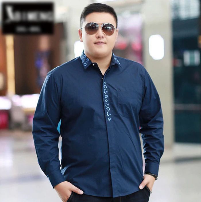 Một trong những cách chọn áo sơ mi nam cho người mập trở nên thon gọn hiệu quả nhất đó là bạn hãy ưu tiên chọn những chiếc áo tối màu Một trong những cách chọn áo sơ mi nam cho người mập trở nên thon gọn hiệu quả nhất đó là bạn hãy ưu tiên chọn những chiếc áo tối màu