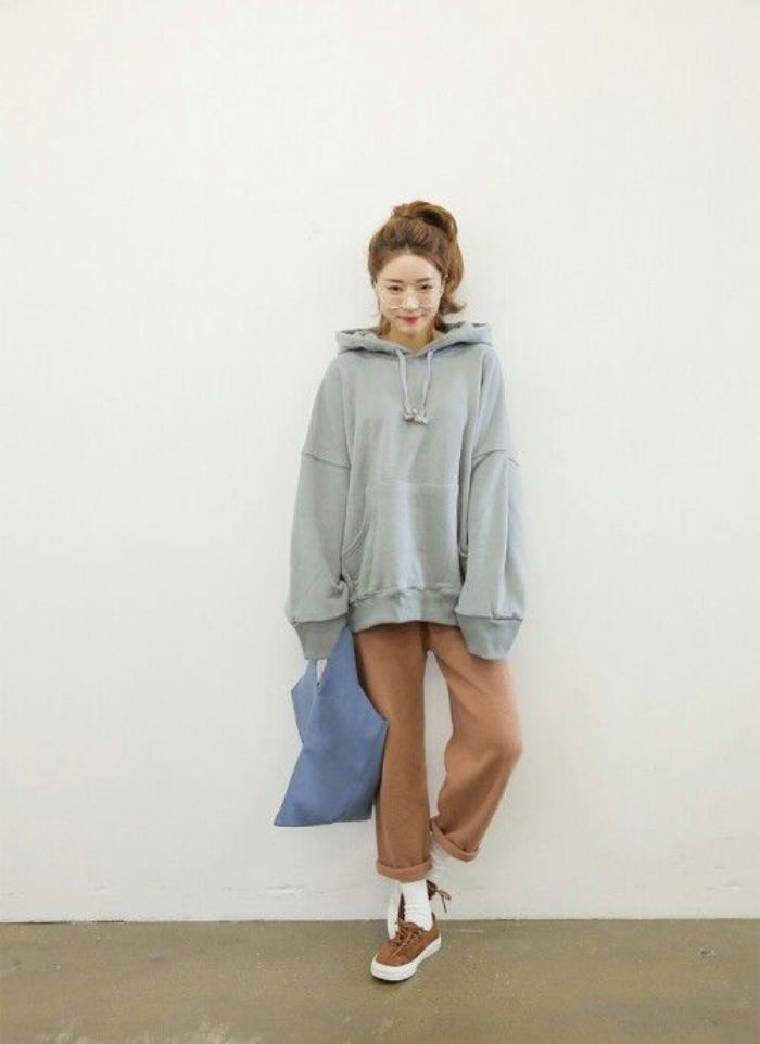 Bật mí cách mix đồ với áo hoodie dành cho cả nam và nữ 3 Một trong những món đồ thời trang được nhiều người yêu thích và không lỗi mốt qua năm tháng đó chính là quần baggy