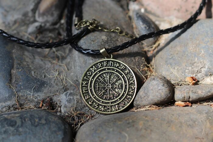 9 Loại Trang Sức Tâm Linh Được Tin Dùng Nhiều Nhất 1 Money Amulet là sản phẩm chủ về tài lộc, tiền vàng