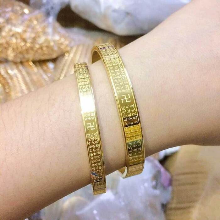 Vòng Chú Đại Bi Và Sức Mạnh Bí Ẩn 2 Vòng tốt nhất khi được làm bằng titan mạ vàng