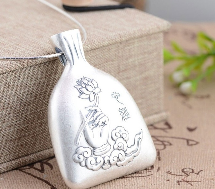 9 Loại Trang Sức Tâm Linh Được Tin Dùng Nhiều Nhất 8 Mặt dây chuyền khắc tuyệt đẹp