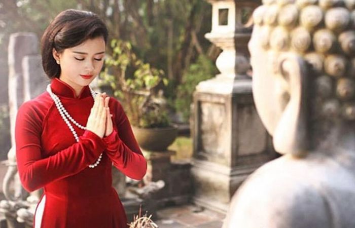 10 Cách Xua Đuổi Tà Khí Thu Hút May Mắn Cho Mọi Người 8 Đi chùa cầu may sẽ giúp tâm bạn an hơn